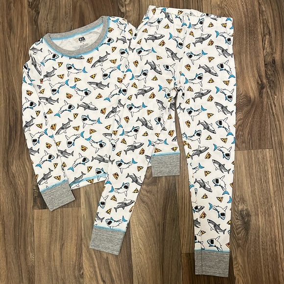 NWOT: Only Boys Tag! Shark Design: Soft Comfort Pajamas, Never Worn, Sz 6 - Picture 1 of 8